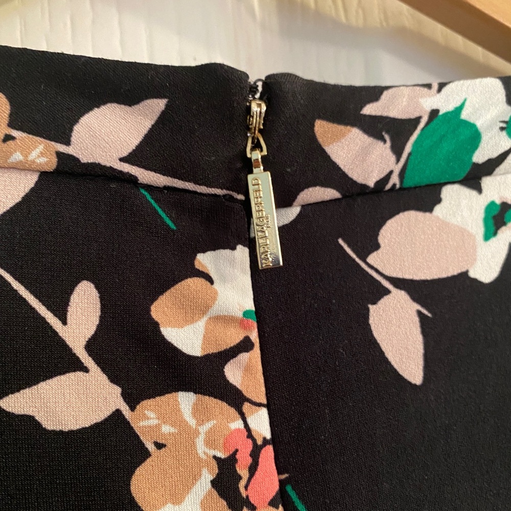 Gorgeous Floral Long-sleeve Top w/ Bow Detail - Picture 4 of 5